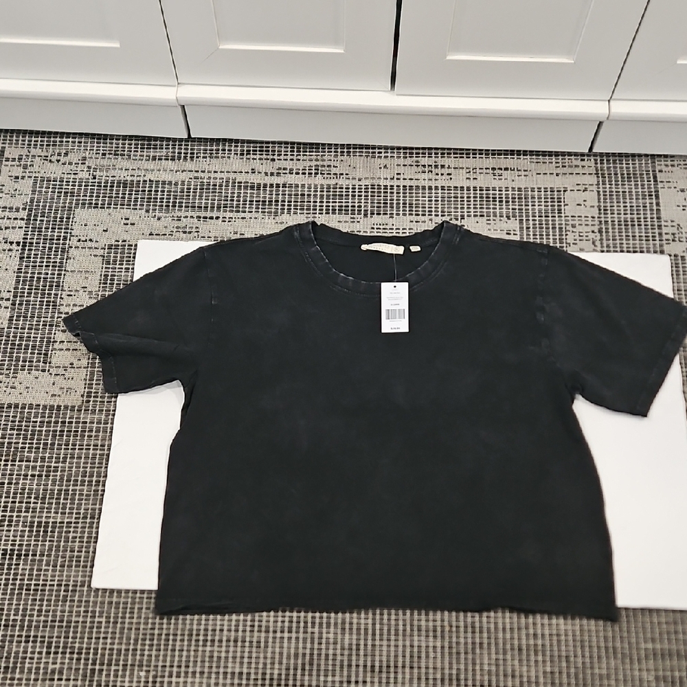 Uncharted Threads Cropped Black T-Shirt